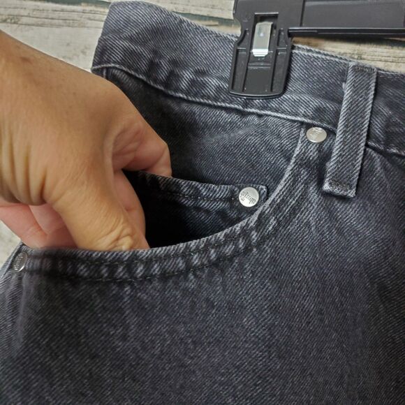 Vintage Levi’s Silver Tab Mom Shorts Black Denim Shorts 100% Cotton Size 32 - Picture 2 of 9